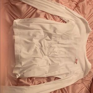 I’m selling this vineyard vines long sleeve tee